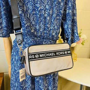 Michael Kors 35H9SY9C5C Small Camera Crossbody Shoulder Bag IN PEARL GREY